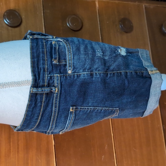 GAP 5” Mid Rise Sexy Boyfriend Denim Light Distressed Cuffed Shorts - Picture 6 of 11